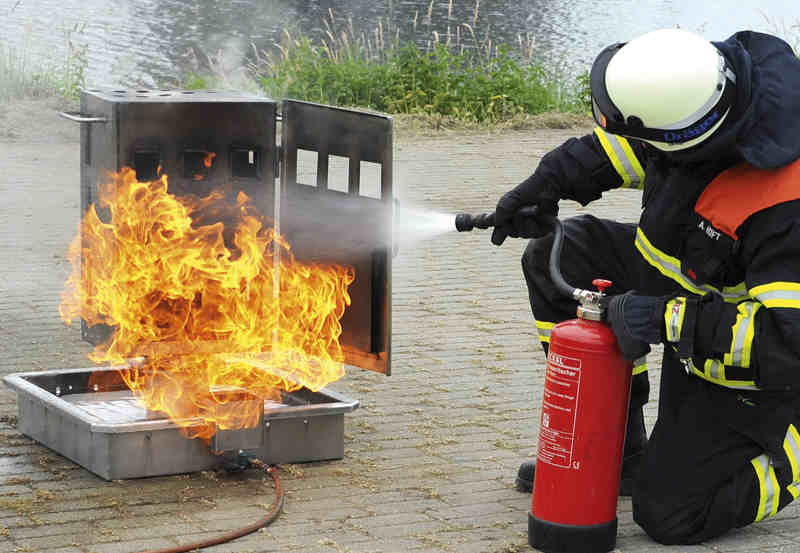 Externe Brandschutzbeauftragte - Ausbildung von Brandschutz- und Evakuierungshelfern - Umgang mit dem Feuerlöscher
